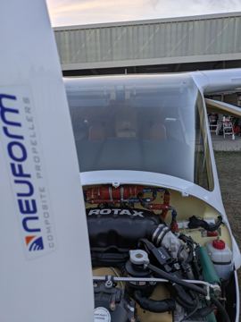 Motor · motorový prostor