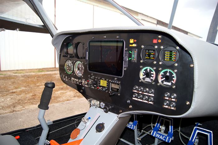 Panel avioniky Tayrona MXP 1000